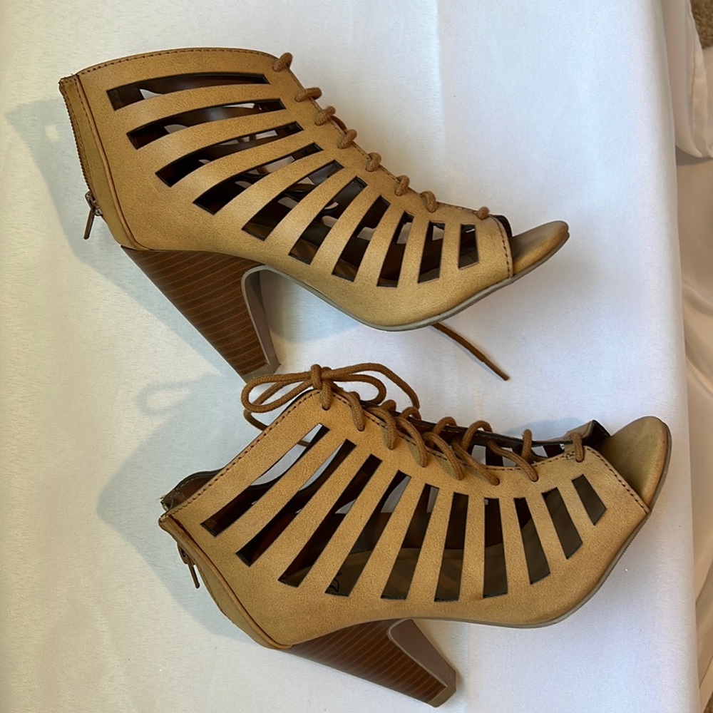 Tan/brown ankle heels. Size 6